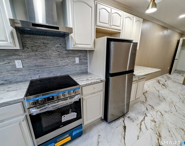 209 Main Street - Photo Thumbnail 4