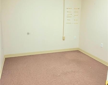 1303 Pittsburgh Street - Photo Thumbnail 3