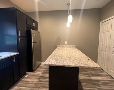 1105 Riverside Dr - Photo Thumbnail 6