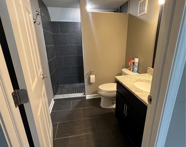 1105 Riverside Dr - Photo Thumbnail 19
