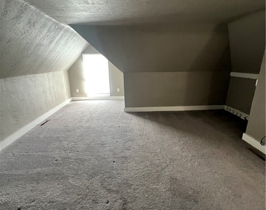 1105 Riverside Dr - Photo Thumbnail 17