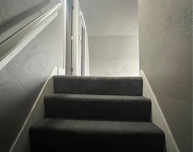 1105 Riverside Dr - Photo Thumbnail 15