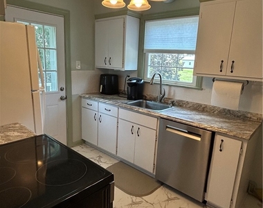 1061 Park Ave - Photo Thumbnail 5