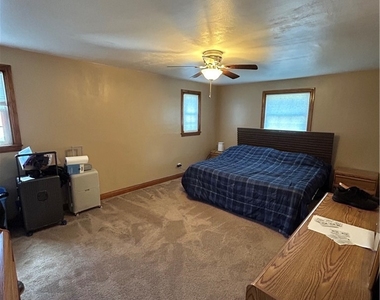 1061 Park Ave - Photo Thumbnail 14