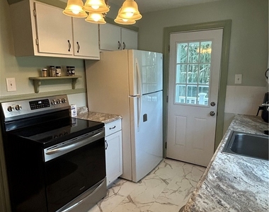 1061 Park Ave - Photo Thumbnail 6