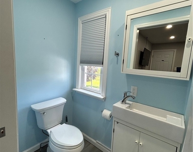 1061 Park Ave - Photo Thumbnail 9
