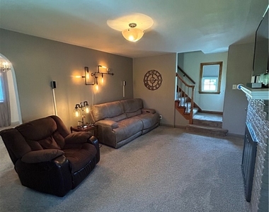 1061 Park Ave - Photo Thumbnail 2