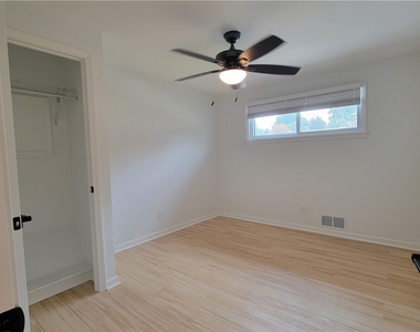 113 Meadowbrook Dr - Photo Thumbnail 13