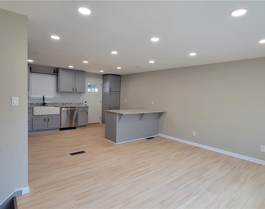113 Meadowbrook Dr - Photo Thumbnail 7