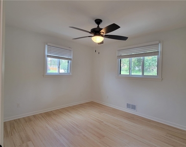 113 Meadowbrook Dr - Photo Thumbnail 15