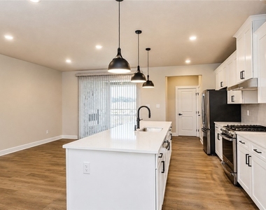 107 Breckenridge Ct - Photo Thumbnail 11