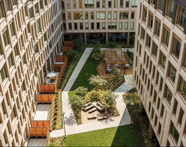 Dupont Street - Photo Thumbnail 9
