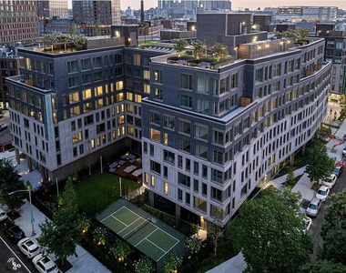Dupont Street - Photo Thumbnail 18