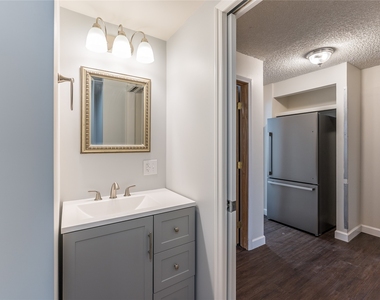 9578 Vestal Parkway West - Photo Thumbnail 11