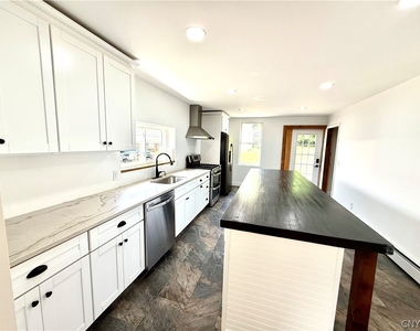 4921 N Jefferson Street - Photo Thumbnail 7