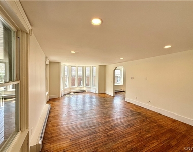 4921 N Jefferson Street - Photo Thumbnail 15