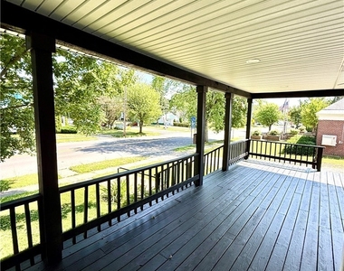 4921 N Jefferson Street - Photo Thumbnail 2