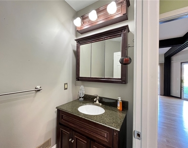 100 Drumlin View Drive - Photo Thumbnail 18