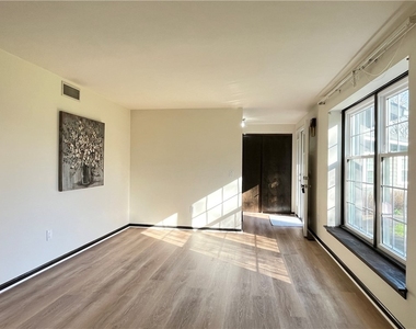100 Drumlin View Drive - Photo Thumbnail 8