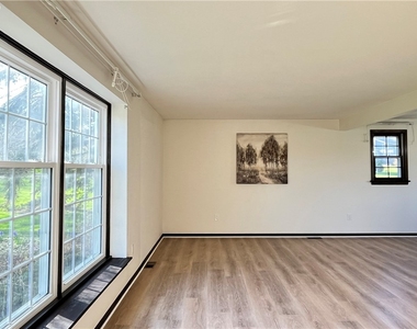 100 Drumlin View Drive - Photo Thumbnail 6