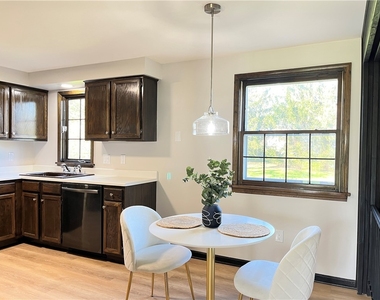 100 Drumlin View Drive - Photo Thumbnail 13