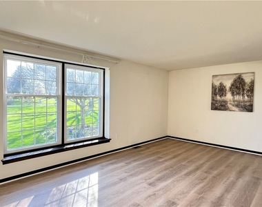 100 Drumlin View Drive - Photo Thumbnail 7