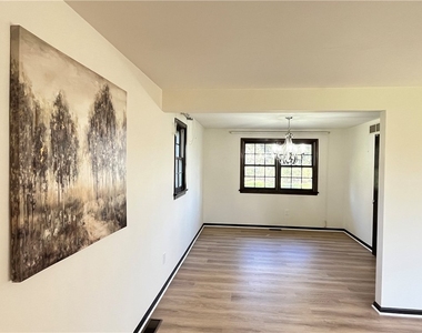 100 Drumlin View Drive - Photo Thumbnail 9