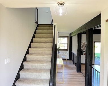 100 Drumlin View Drive - Photo Thumbnail 3