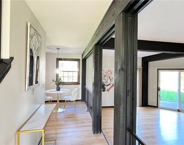 100 Drumlin View Drive - Photo Thumbnail 5