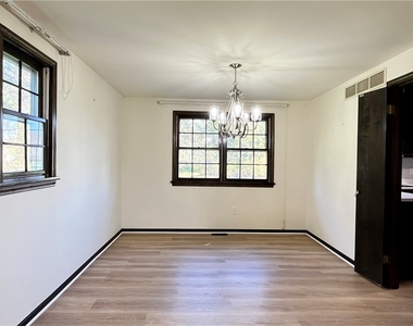 100 Drumlin View Drive - Photo Thumbnail 10