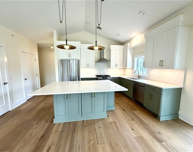 640 Jefferson Avenue - Photo Thumbnail 5
