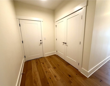 640 Jefferson Avenue - Photo Thumbnail 4