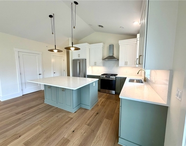 640 Jefferson Avenue - Photo Thumbnail 9