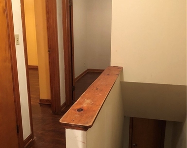 512 Cayuga Road - Photo Thumbnail 9