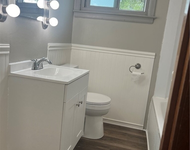 512 Cayuga Road - Photo Thumbnail 1