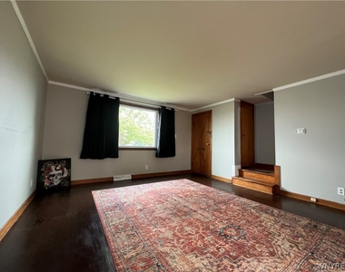 512 Cayuga Road - Photo Thumbnail 8