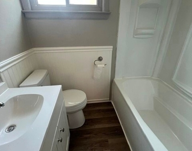 512 Cayuga Road - Photo Thumbnail 4