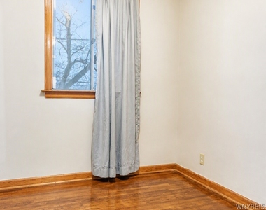 512 Cayuga Road - Photo Thumbnail 11