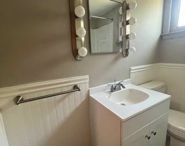 512 Cayuga Road - Photo Thumbnail 3