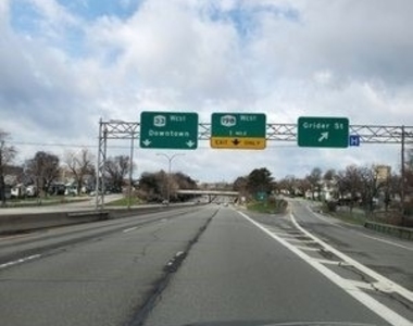 512 Cayuga Road - Photo Thumbnail 15