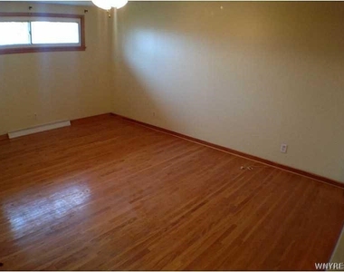 112 Siegfried Drive - Photo Thumbnail 4