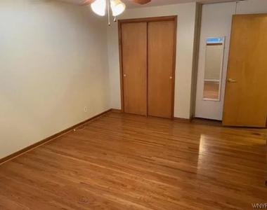 112 Siegfried Drive - Photo Thumbnail 8