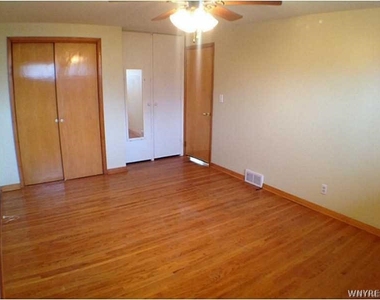 112 Siegfried Drive - Photo Thumbnail 5
