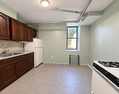 2511 Cruger Avenue - Photo Thumbnail 4