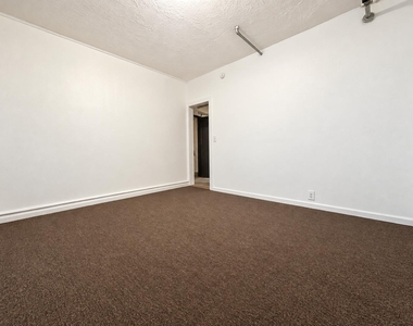 2511 Cruger Avenue - Photo Thumbnail 3