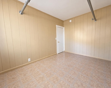 2511 Cruger Avenue - Photo Thumbnail 14