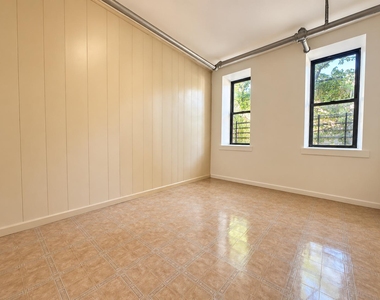 2511 Cruger Avenue - Photo Thumbnail 12