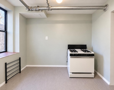 2511 Cruger Avenue - Photo Thumbnail 6