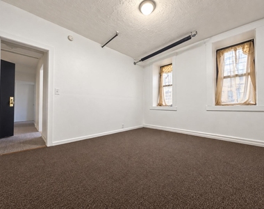 2511 Cruger Avenue - Photo Thumbnail 2