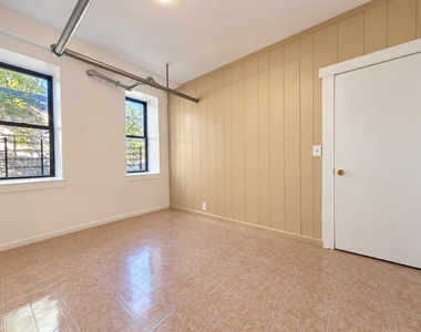 2511 Cruger Avenue - Photo Thumbnail 13